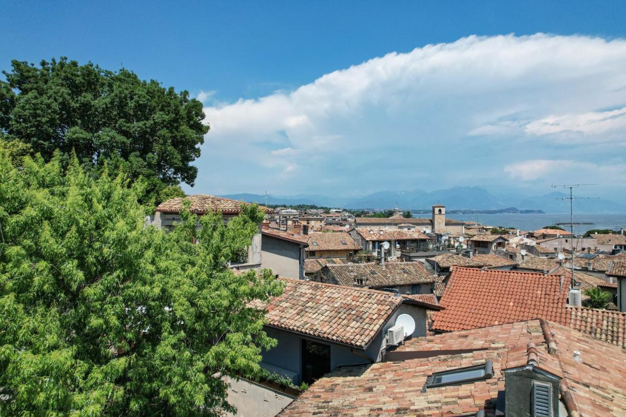 Steps From The Lake - Charme In The Inner City Desenzano del Garda Exterior foto